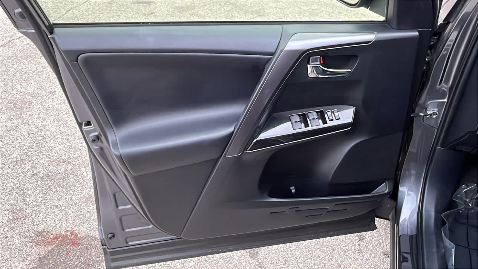 Thumbnail: 2018 Toyota RAV4 - 13