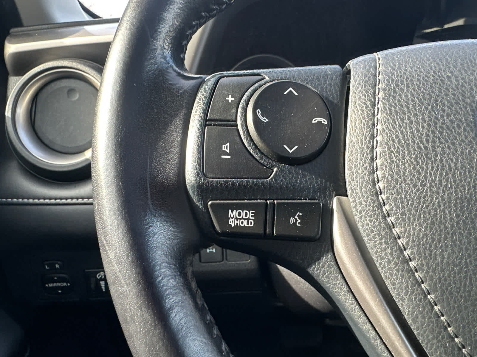 Thumbnail: 2017 Toyota RAV4 - 18