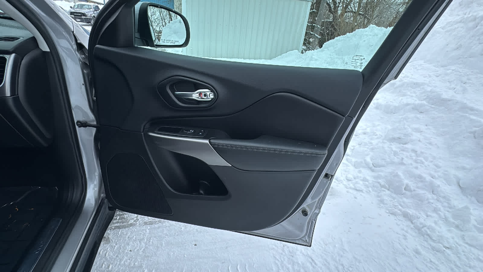 Thumbnail: 2019 Jeep Cherokee - 7