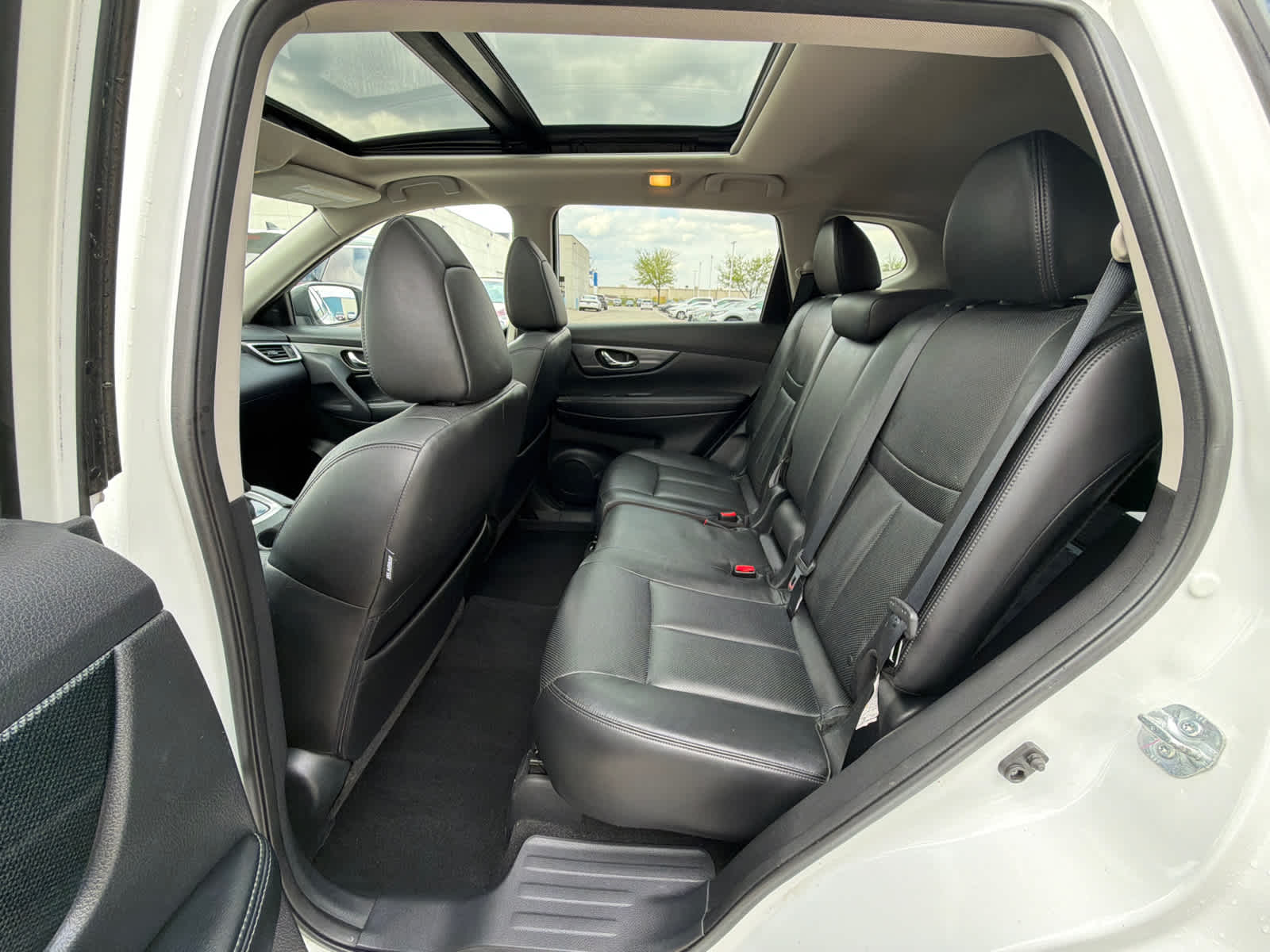 Thumbnail: 2015 Nissan Rogue - 14