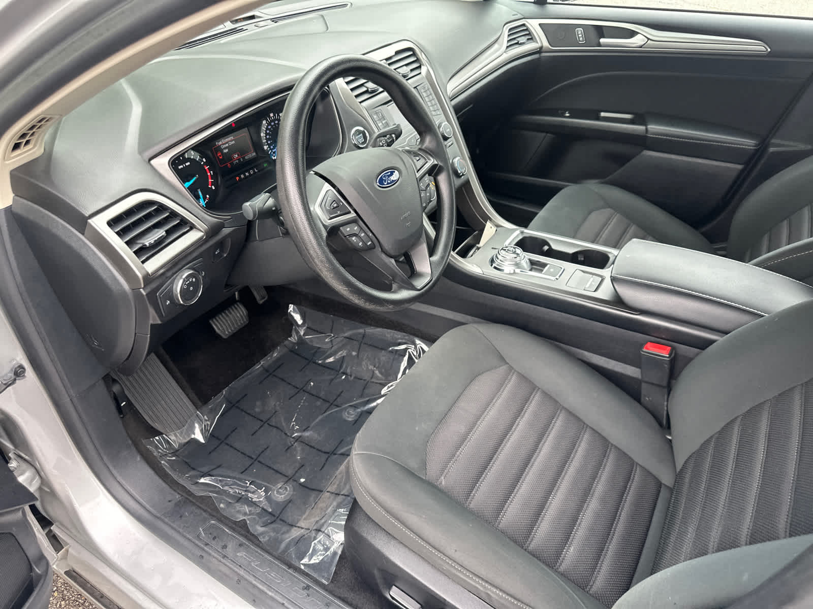 2017 Ford Fusion SE 15