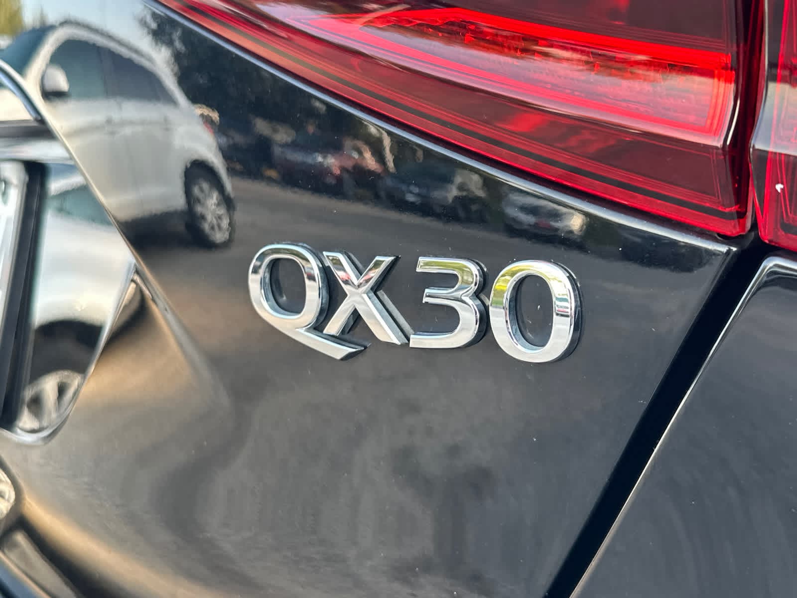 Thumbnail: 2018 INFINITI QX30 - 12