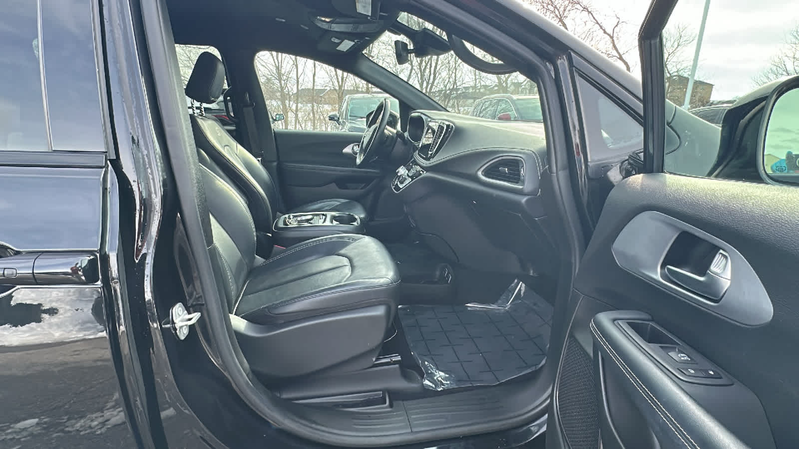 Thumbnail: 2021 Chrysler Pacifica - 11