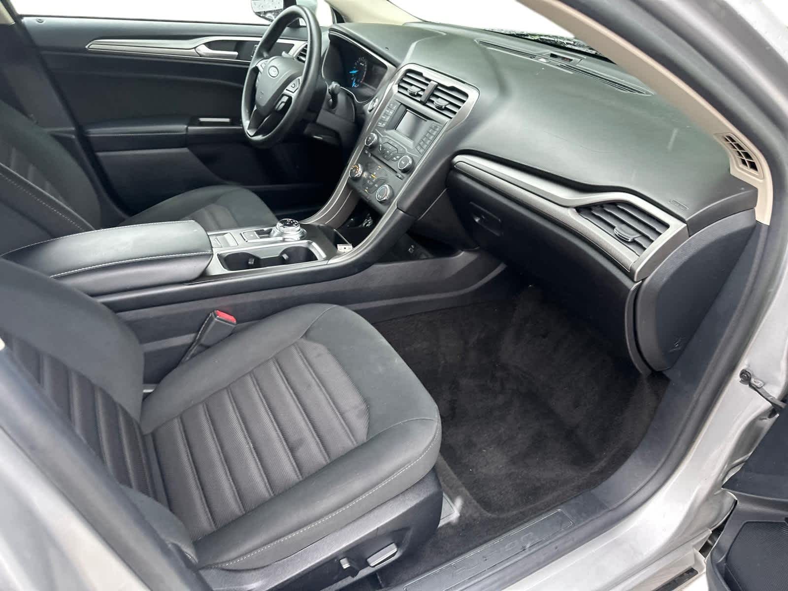 2017 Ford Fusion SE 6