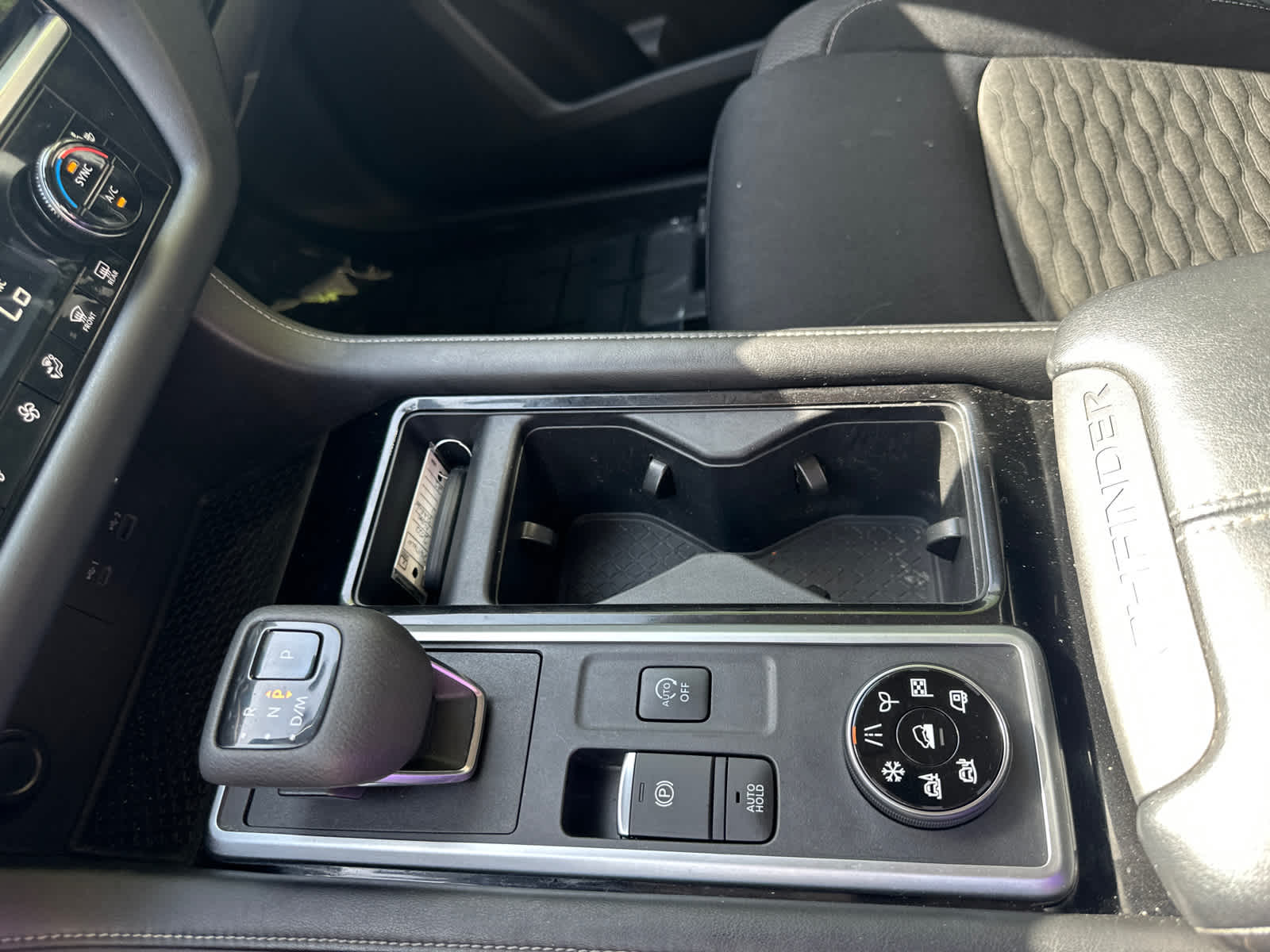 2022 Nissan Pathfinder SV 32