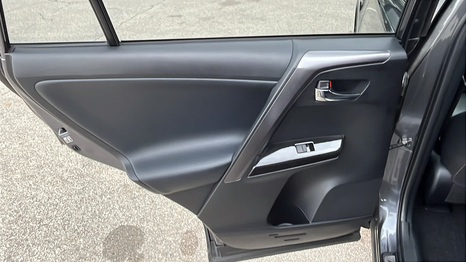 Thumbnail: 2018 Toyota RAV4 - 11