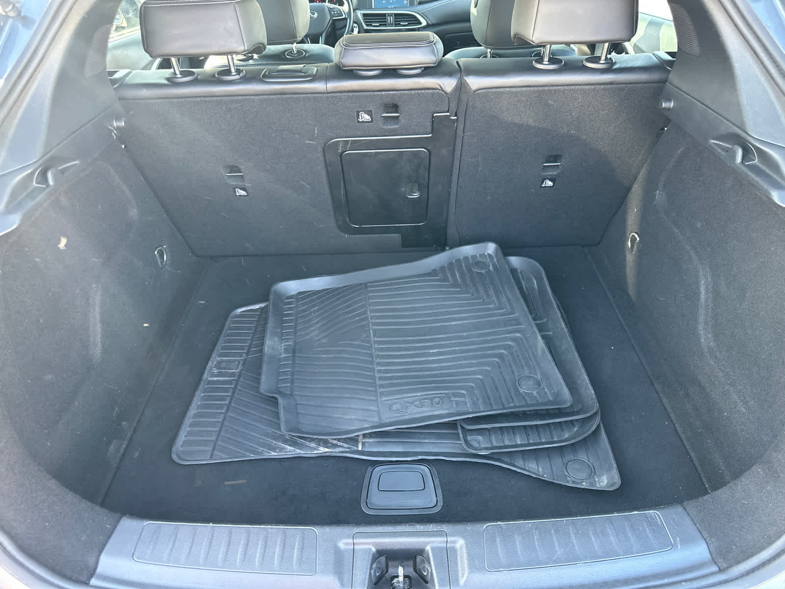 Thumbnail: 2019 INFINITI QX30 - 14