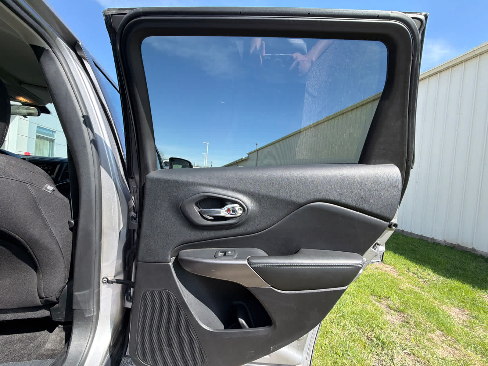 Thumbnail: 2019 Jeep Cherokee - 10