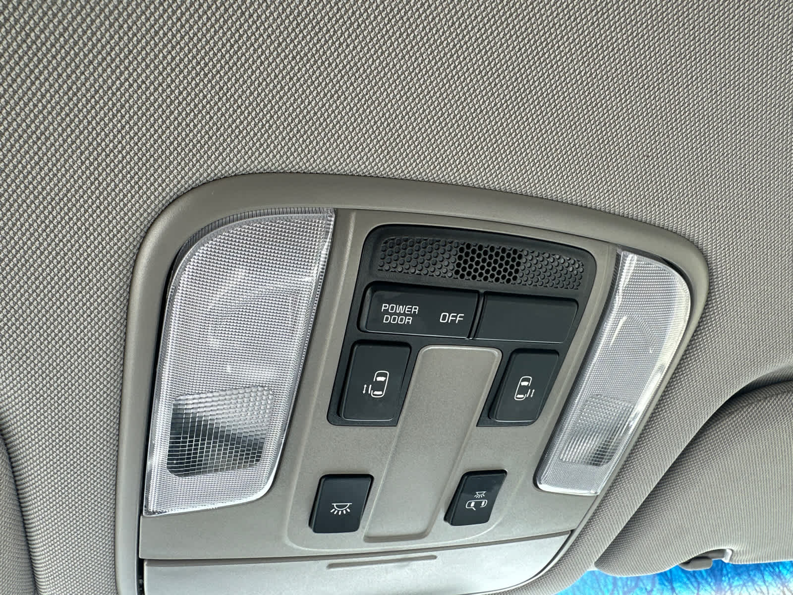 2021 Kia Sedona LX 24