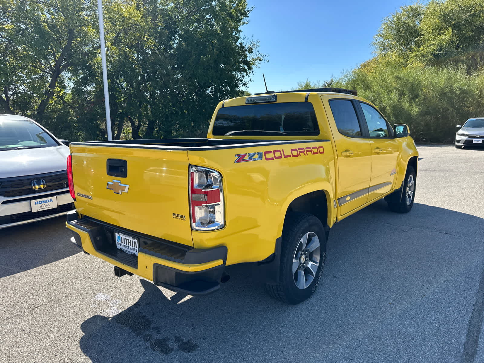 Thumbnail: 2015 Chevrolet Colorado - 3