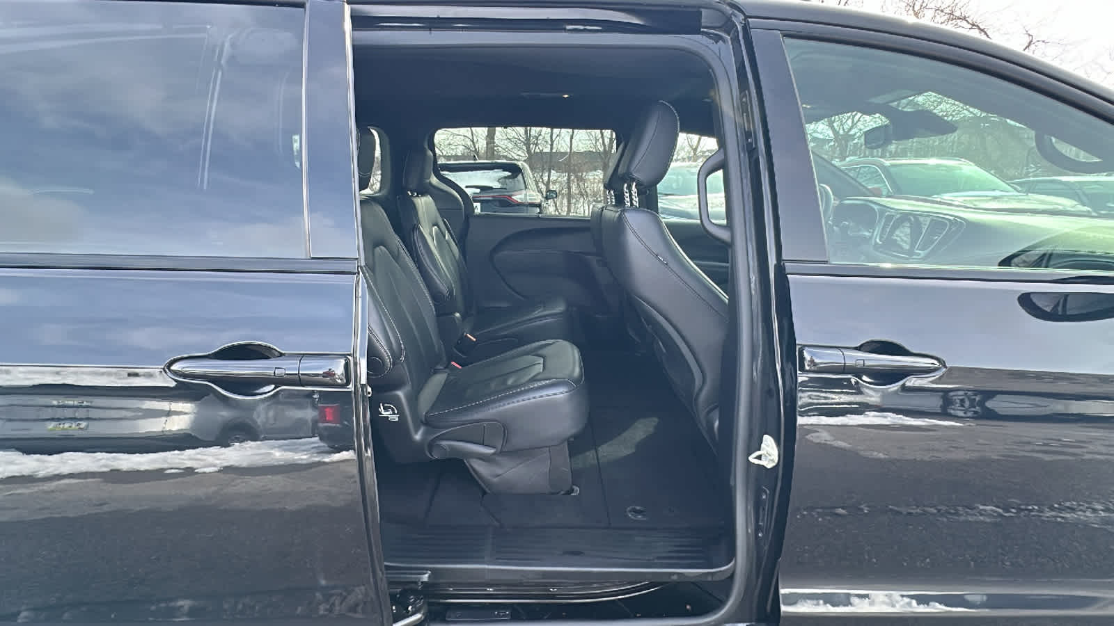 Thumbnail: 2021 Chrysler Pacifica - 12