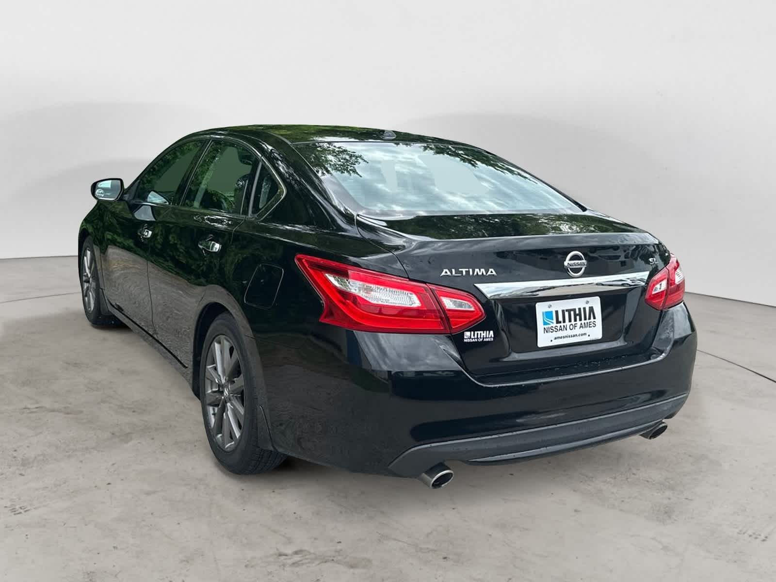 Thumbnail: 2016 Nissan Altima - 4