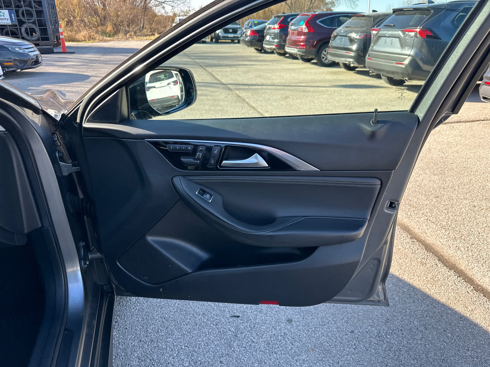 Thumbnail: 2019 INFINITI QX30 - 7