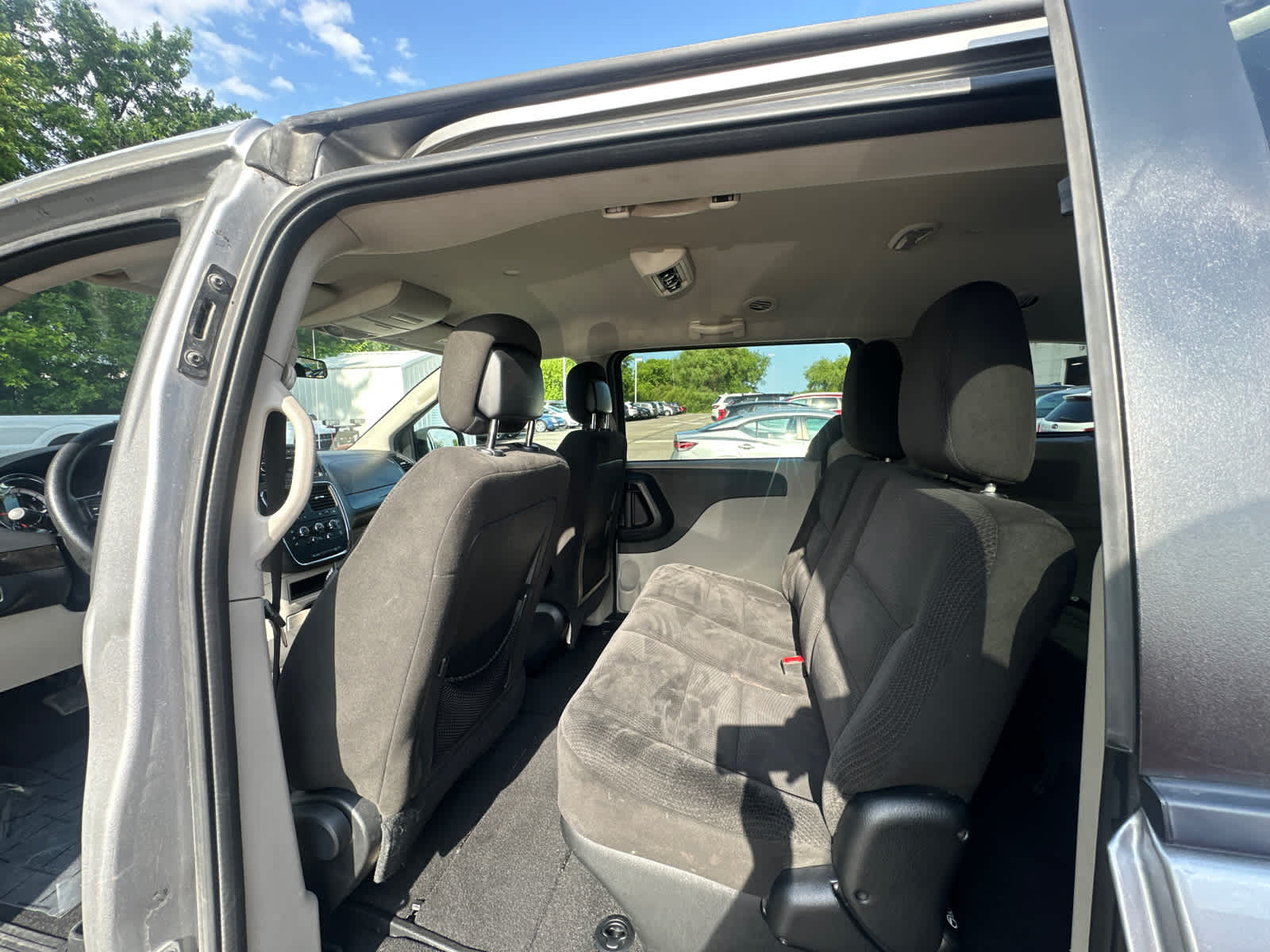 Thumbnail: 2017 Dodge Grand Caravan - 21