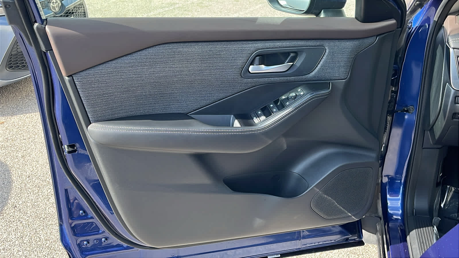 Thumbnail: 2023 Nissan Rogue - 14