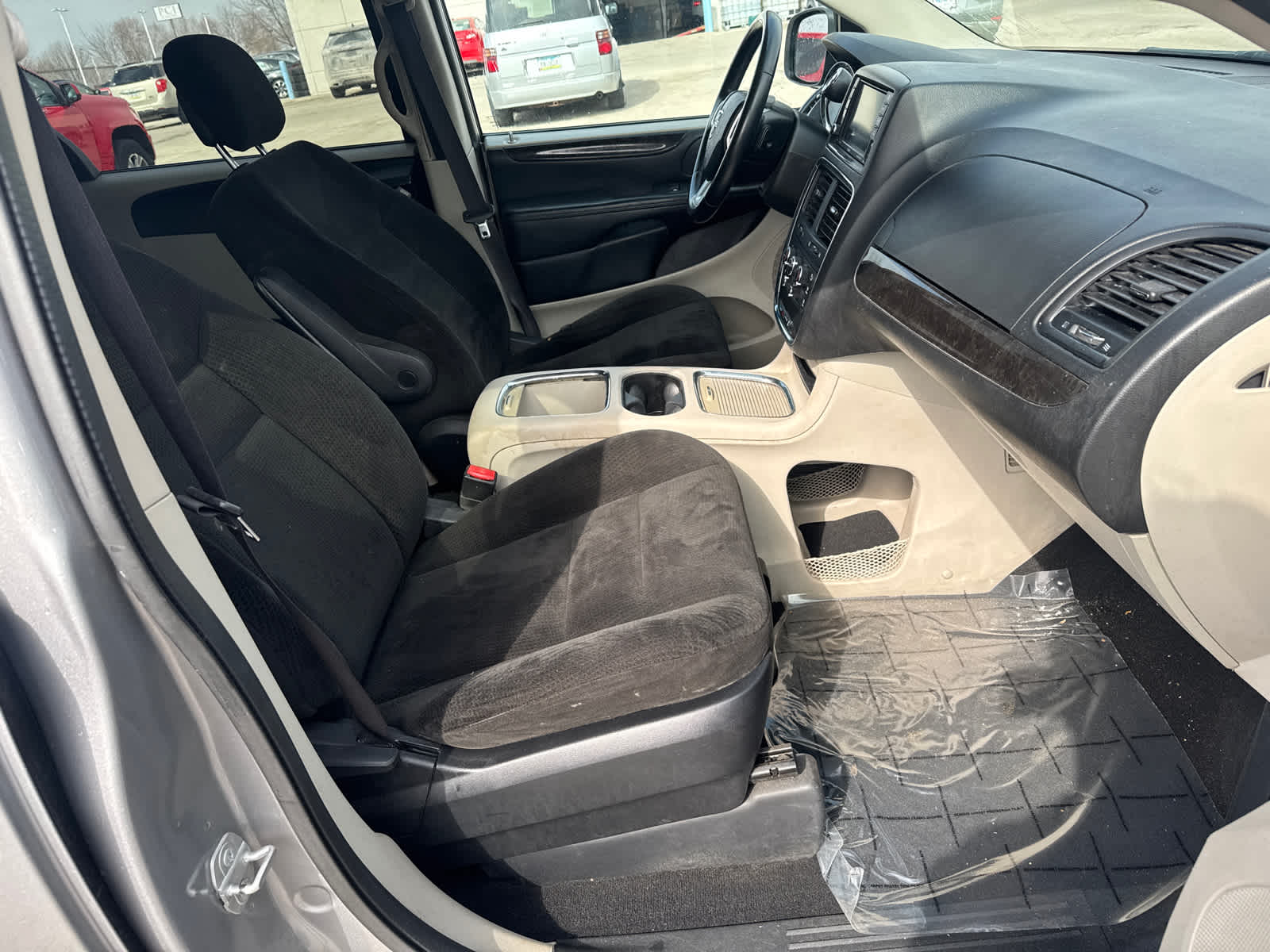 Thumbnail: 2016 Dodge Grand Caravan - 8