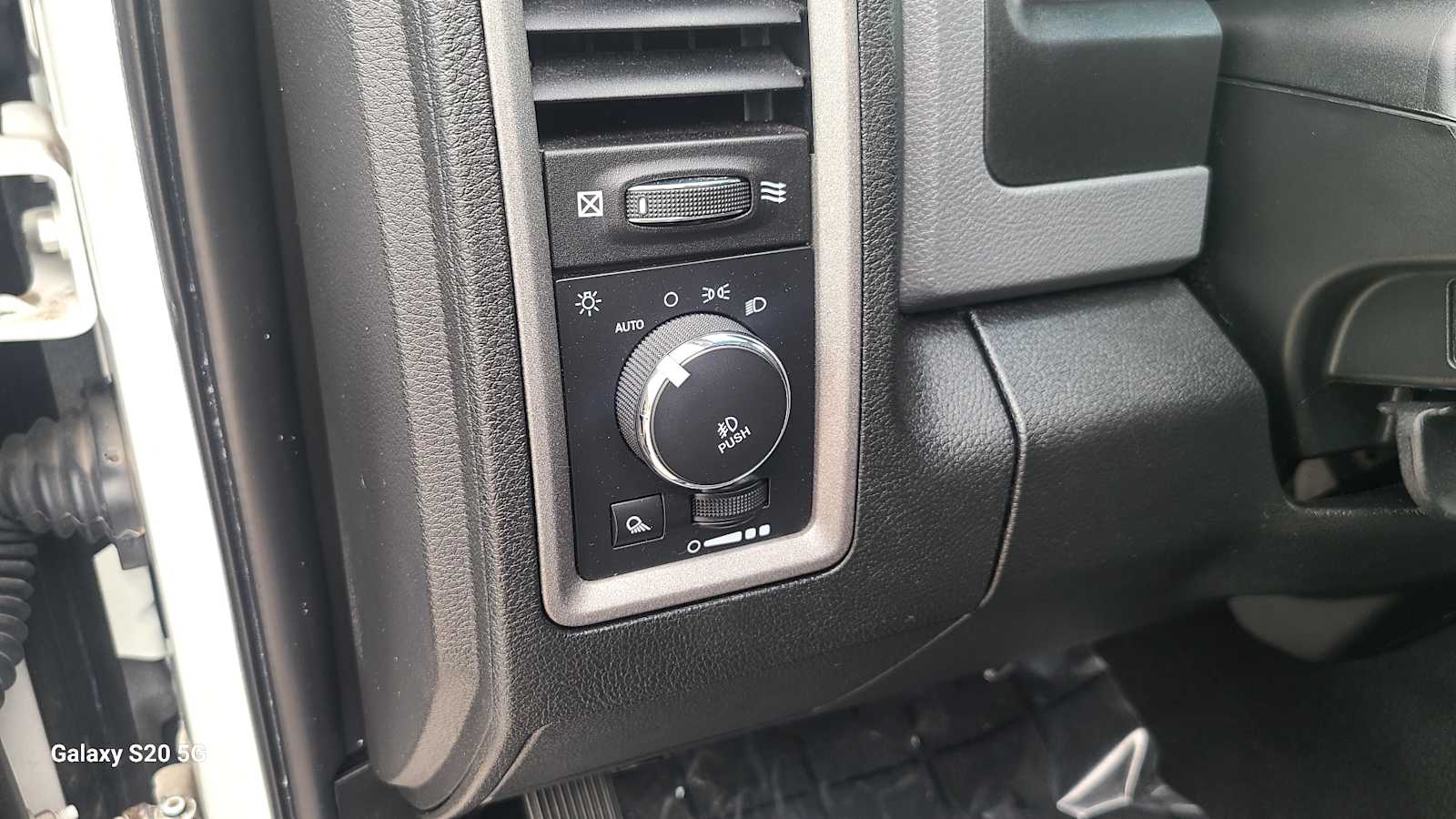 Thumbnail: 2019 RAM 1500 Classic - 8