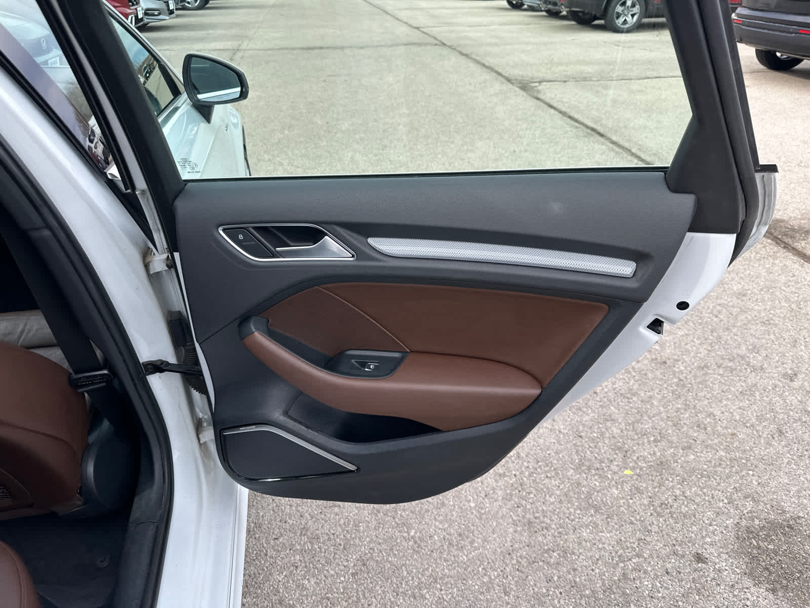 Thumbnail: 2016 Audi A3 e-tron - 9