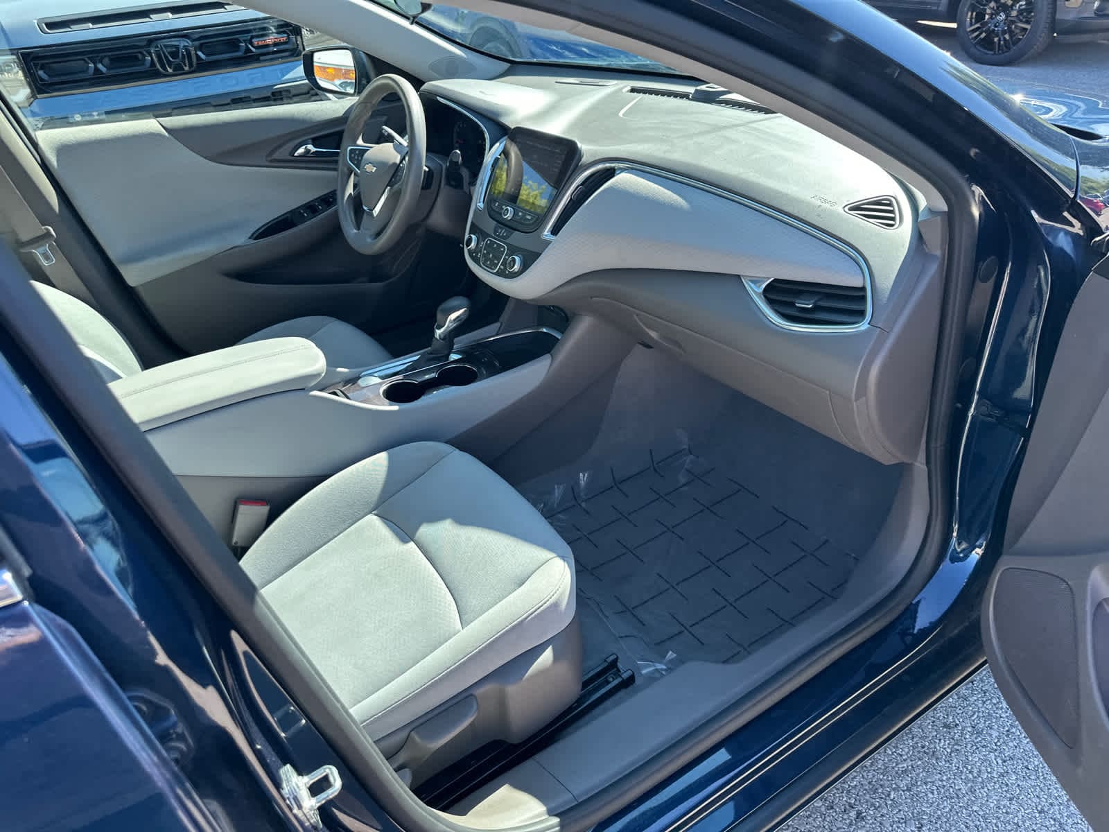 Thumbnail: 2021 Chevrolet Malibu - 8
