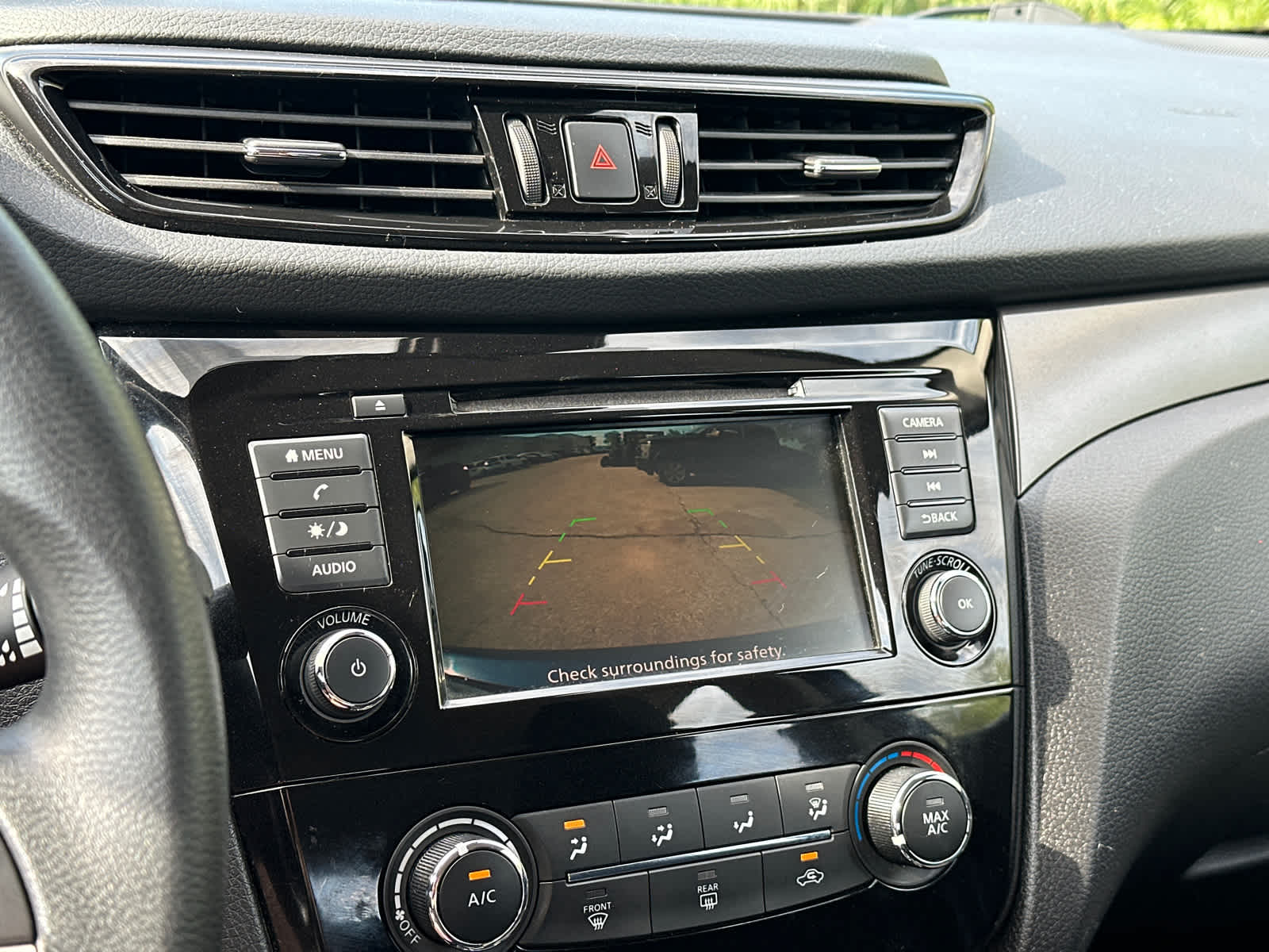 Thumbnail: 2021 Nissan Rogue Sport - 18