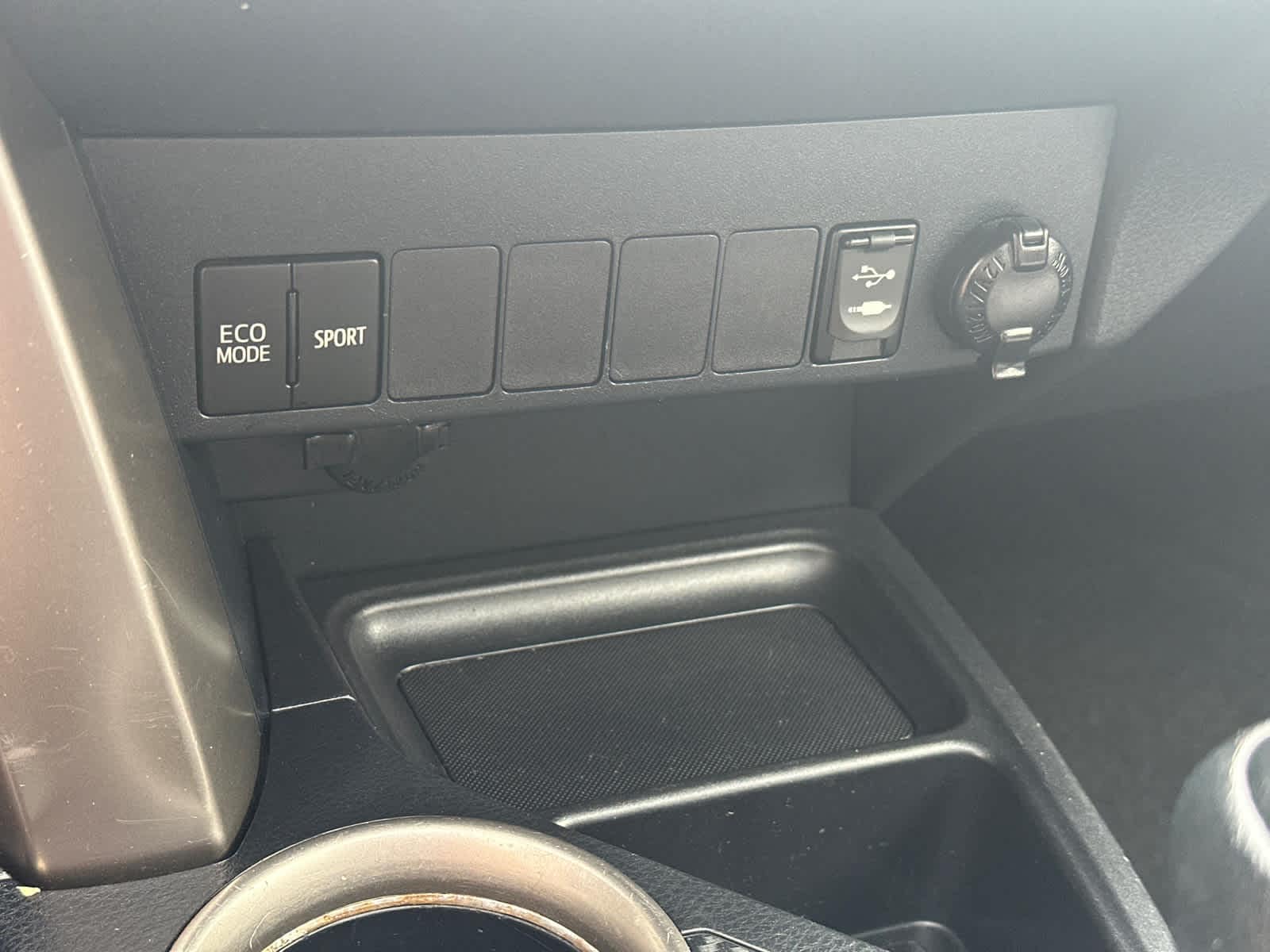 Thumbnail: 2014 Toyota RAV4 - 20