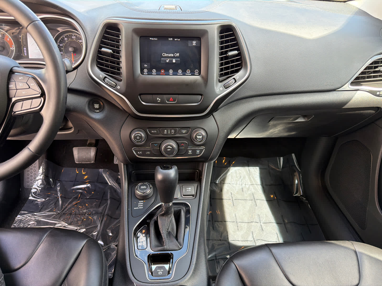 Thumbnail: 2020 Jeep Cherokee - 25
