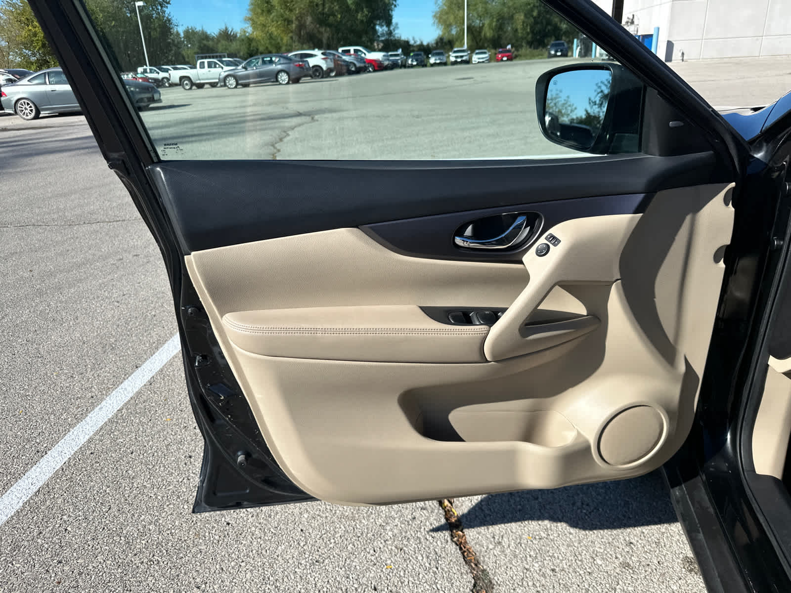 Thumbnail: 2016 Nissan Rogue - 14