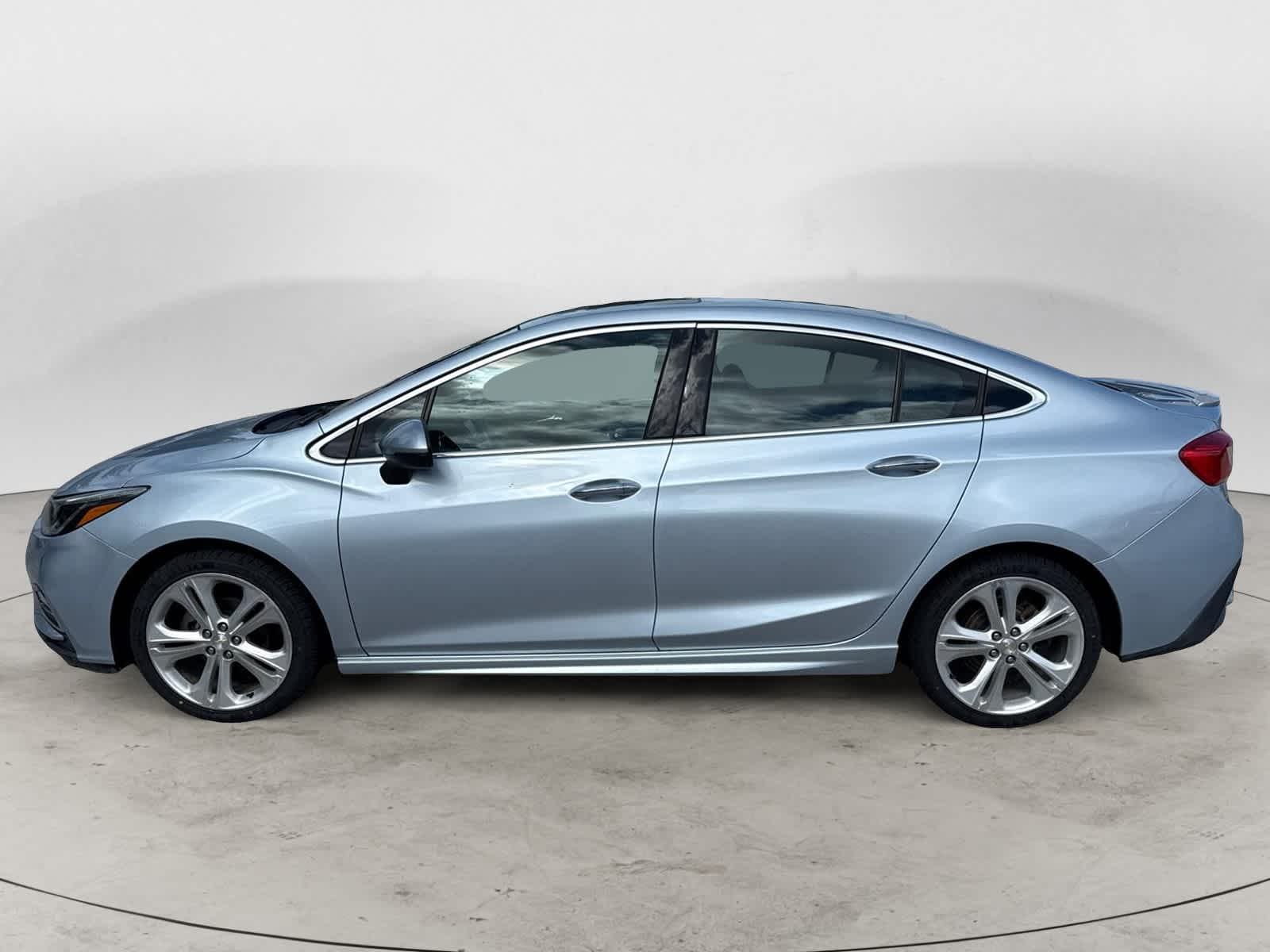 Thumbnail: 2017 Chevrolet Cruze - 2