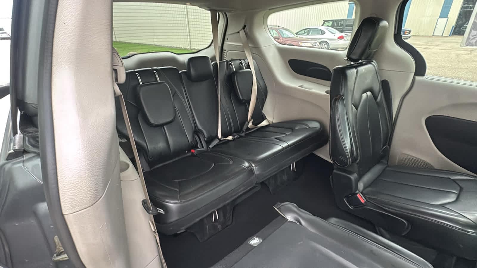 Thumbnail: 2021 Chrysler Voyager - 10