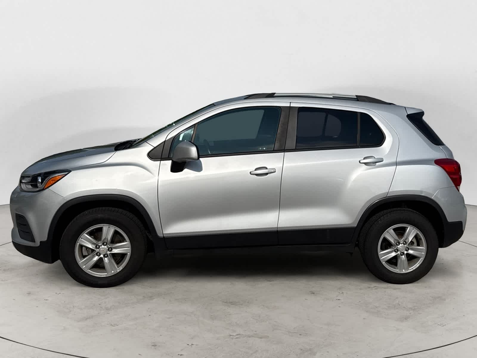 Thumbnail: 2022 Chevrolet Trax - 2