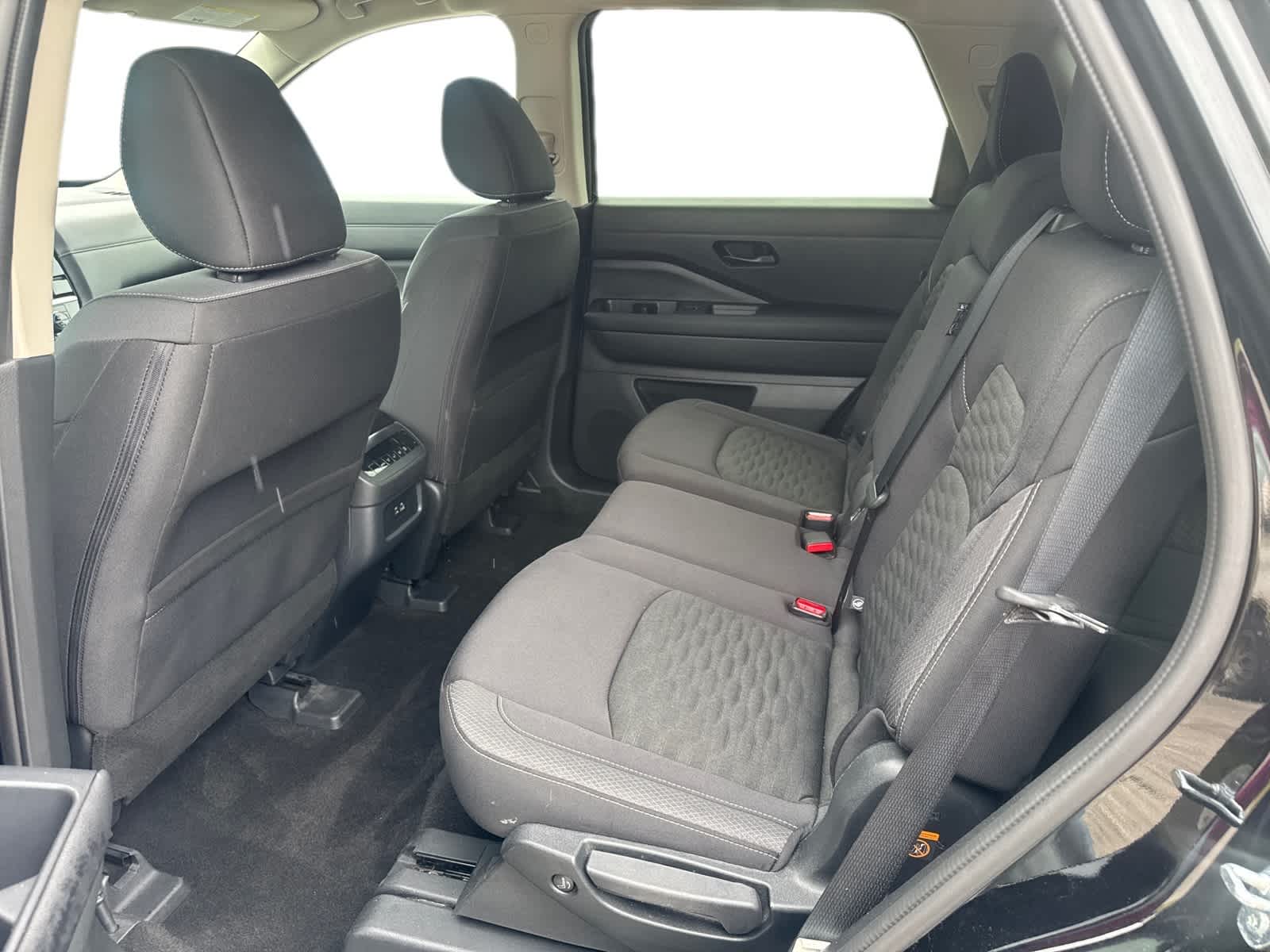 2025 Nissan Pathfinder SV - Photo 13