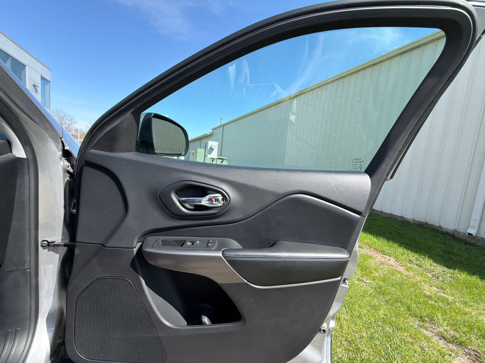 Thumbnail: 2019 Jeep Cherokee - 7