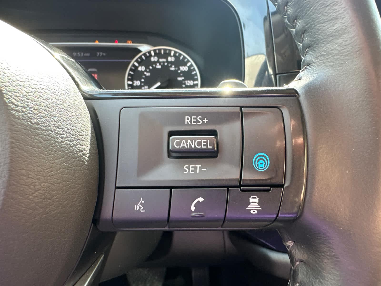 2022 Nissan Pathfinder SV 27