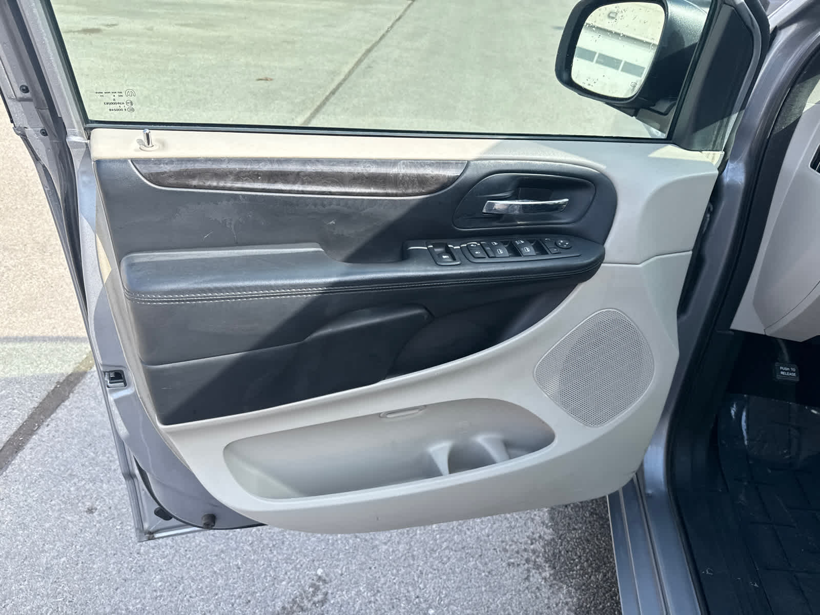 Thumbnail: 2016 Dodge Grand Caravan - 16