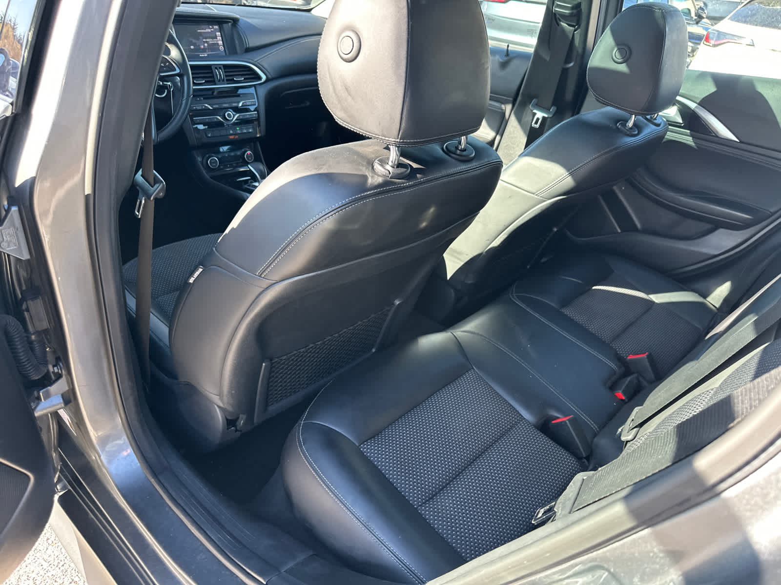 Thumbnail: 2019 INFINITI QX30 - 16