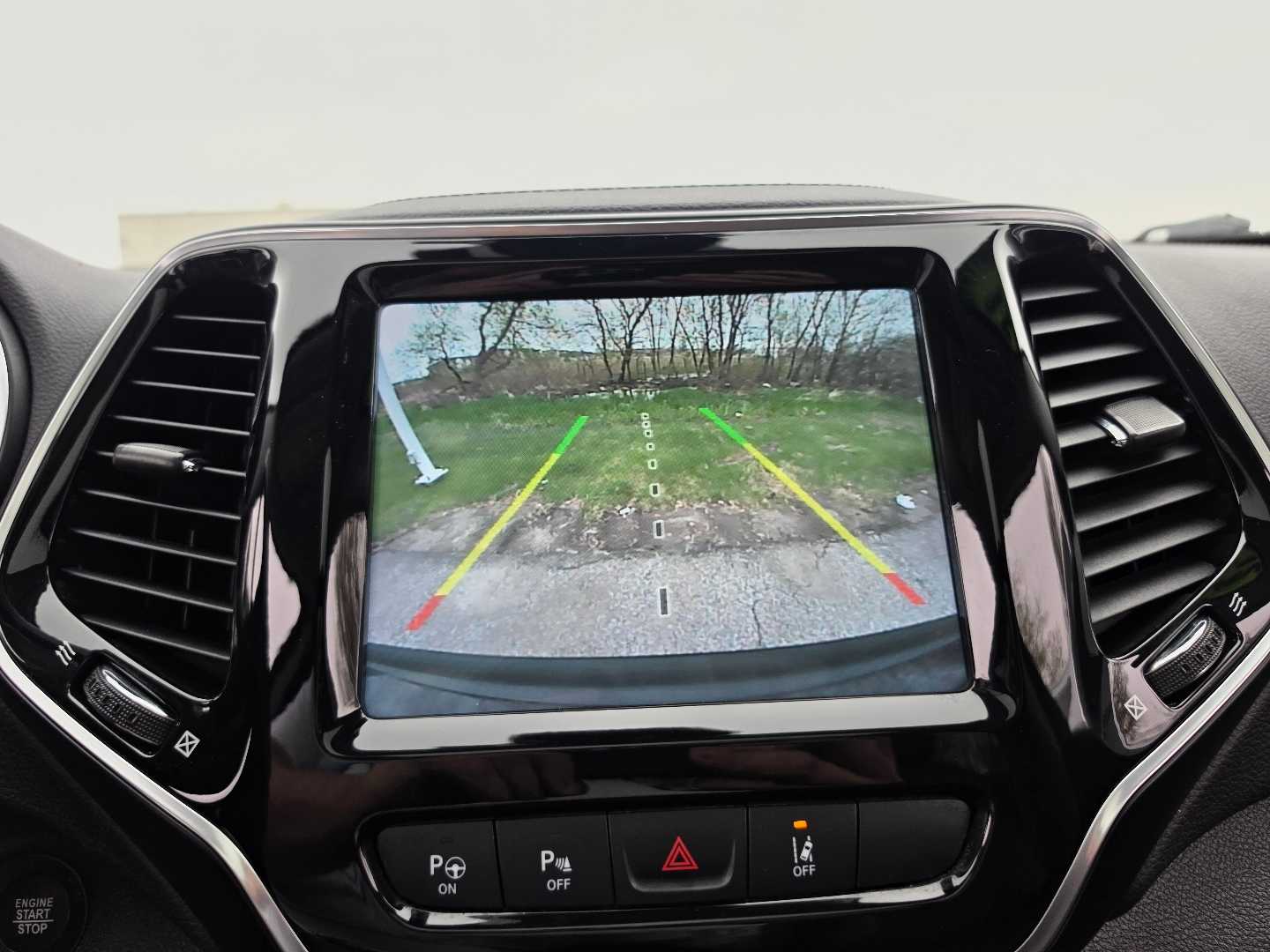 Thumbnail: 2021 Jeep Cherokee - 21