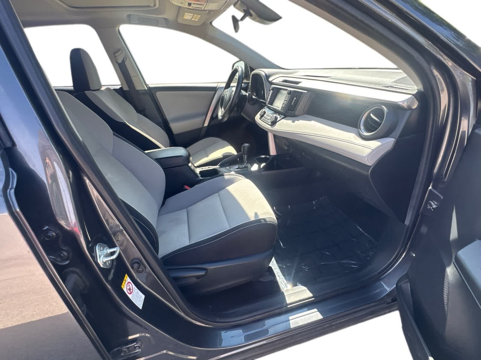 Thumbnail: 2016 Toyota RAV4 - 8