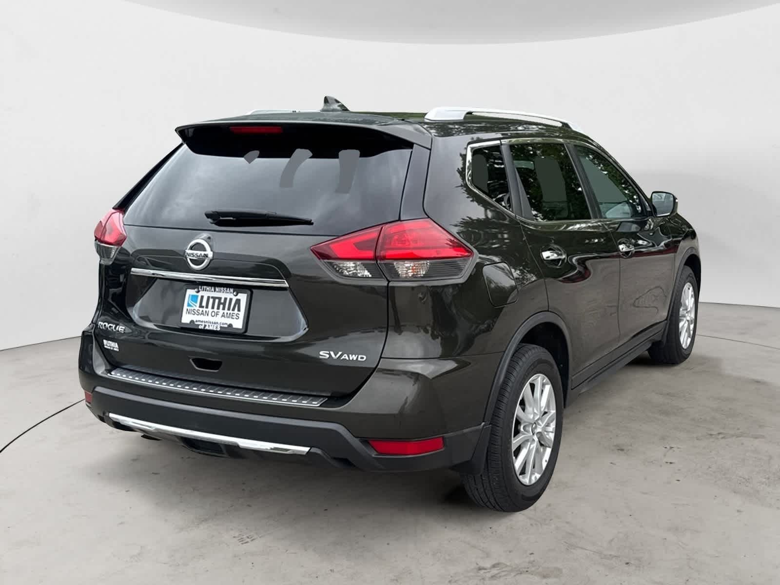 Thumbnail: 2017 Nissan Rogue - 4