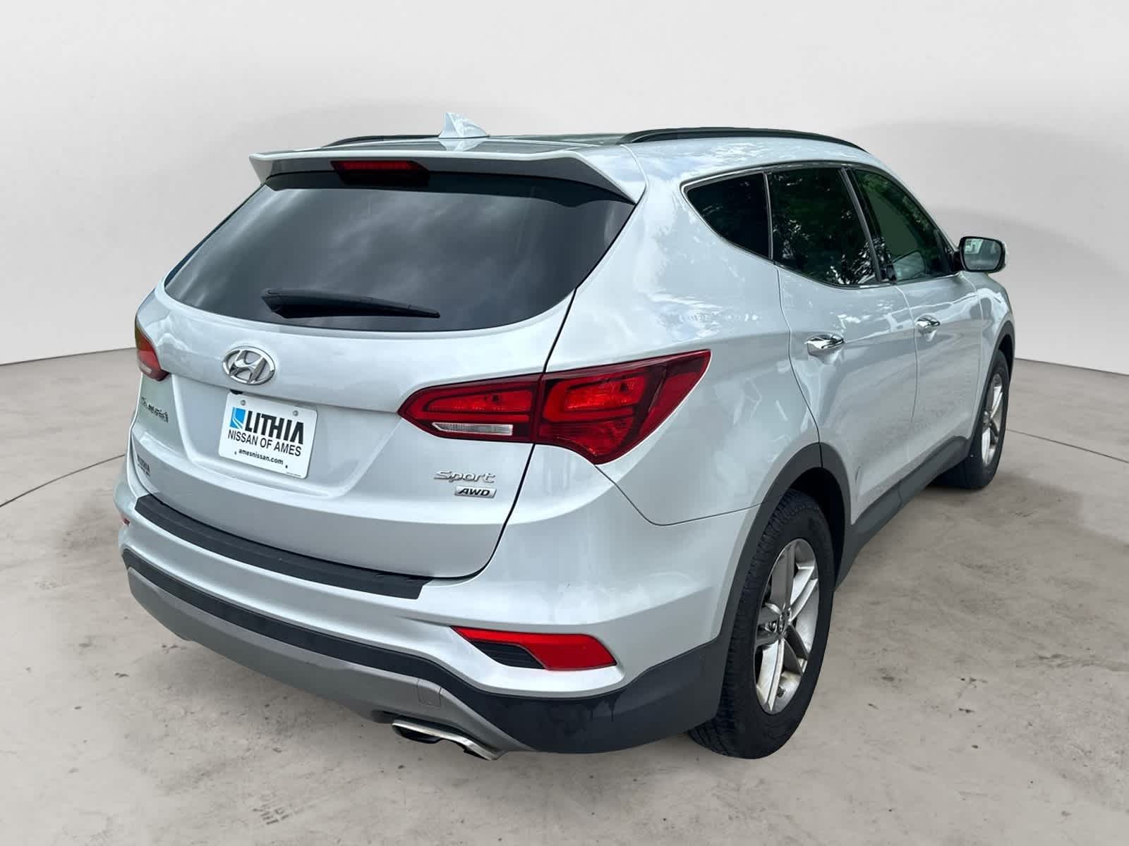 Thumbnail: 2017 Hyundai Santa Fe - 3