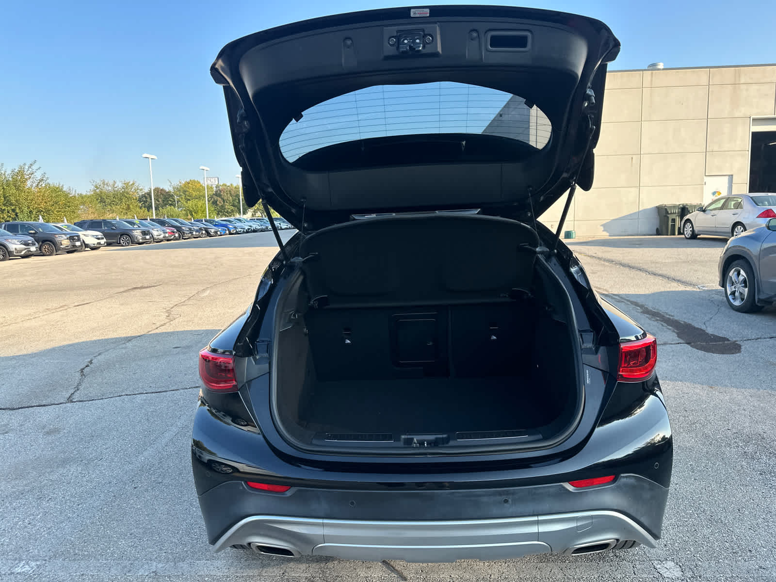 Thumbnail: 2018 INFINITI QX30 - 11