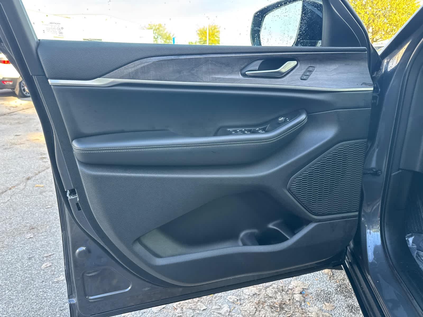 Thumbnail: 2025 Jeep Grand Cherokee - 15