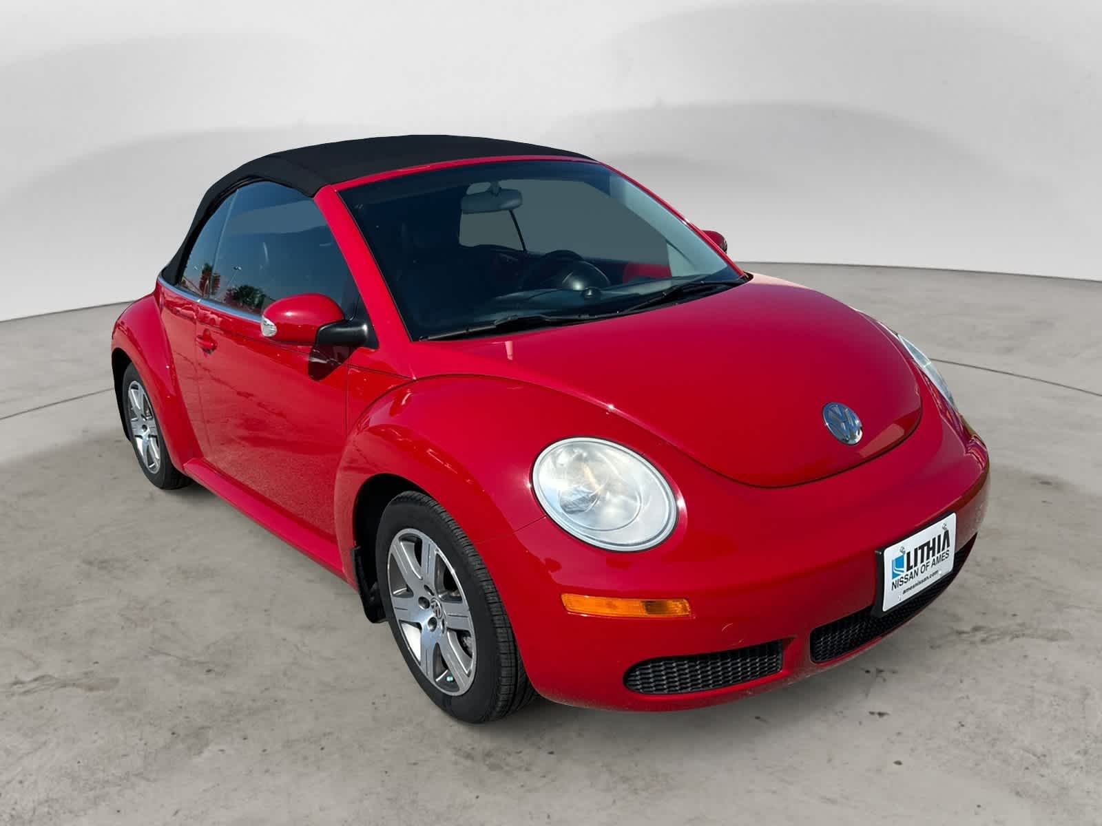 Thumbnail: 2006 Volkswagen New Beetle - 4