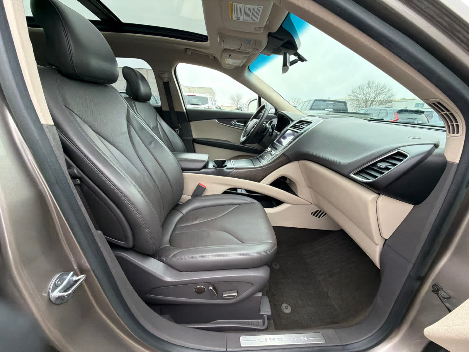 Thumbnail: 2019 Lincoln Nautilus - 8