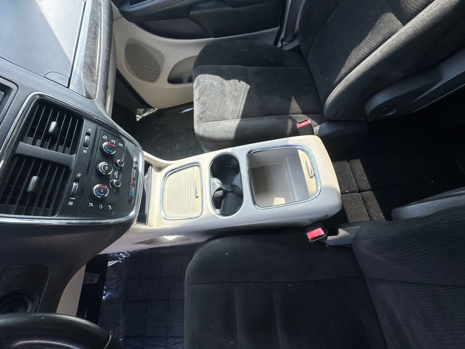 Thumbnail: 2016 Dodge Grand Caravan - 21