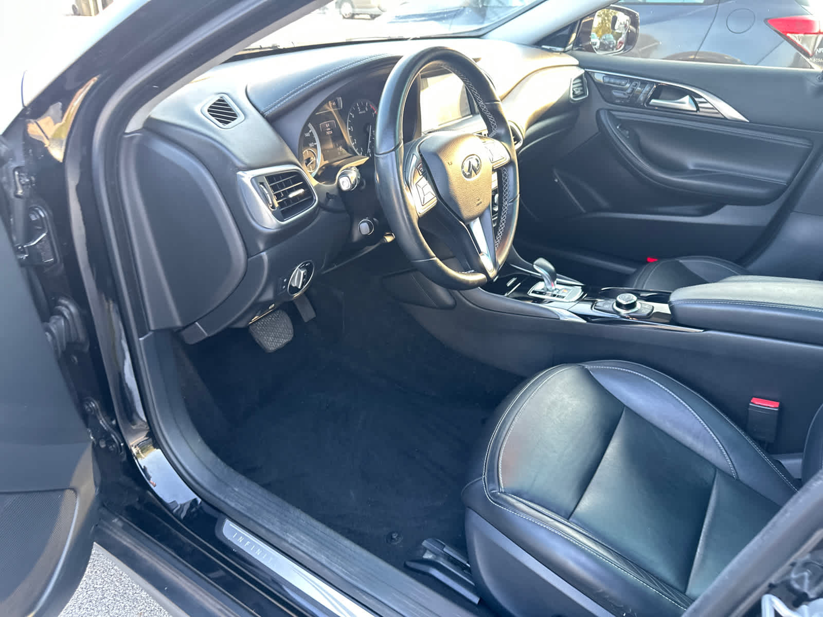 Thumbnail: 2018 INFINITI QX30 - 21