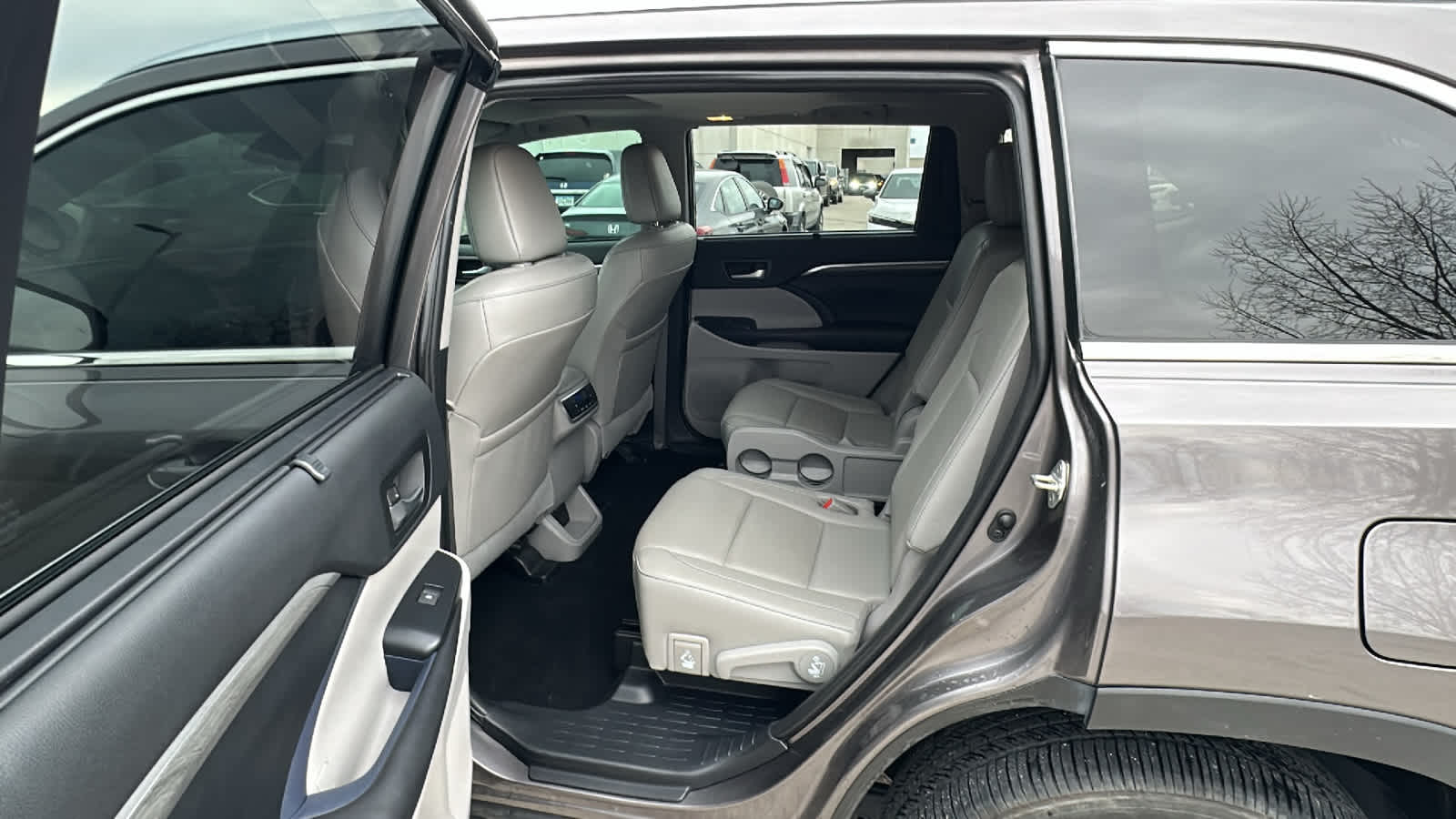 Thumbnail: 2019 Toyota Highlander - 14