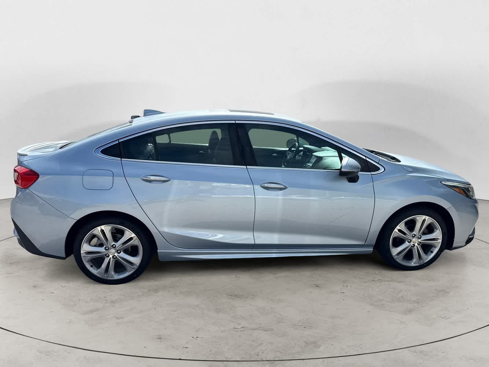 Thumbnail: 2017 Chevrolet Cruze - 5