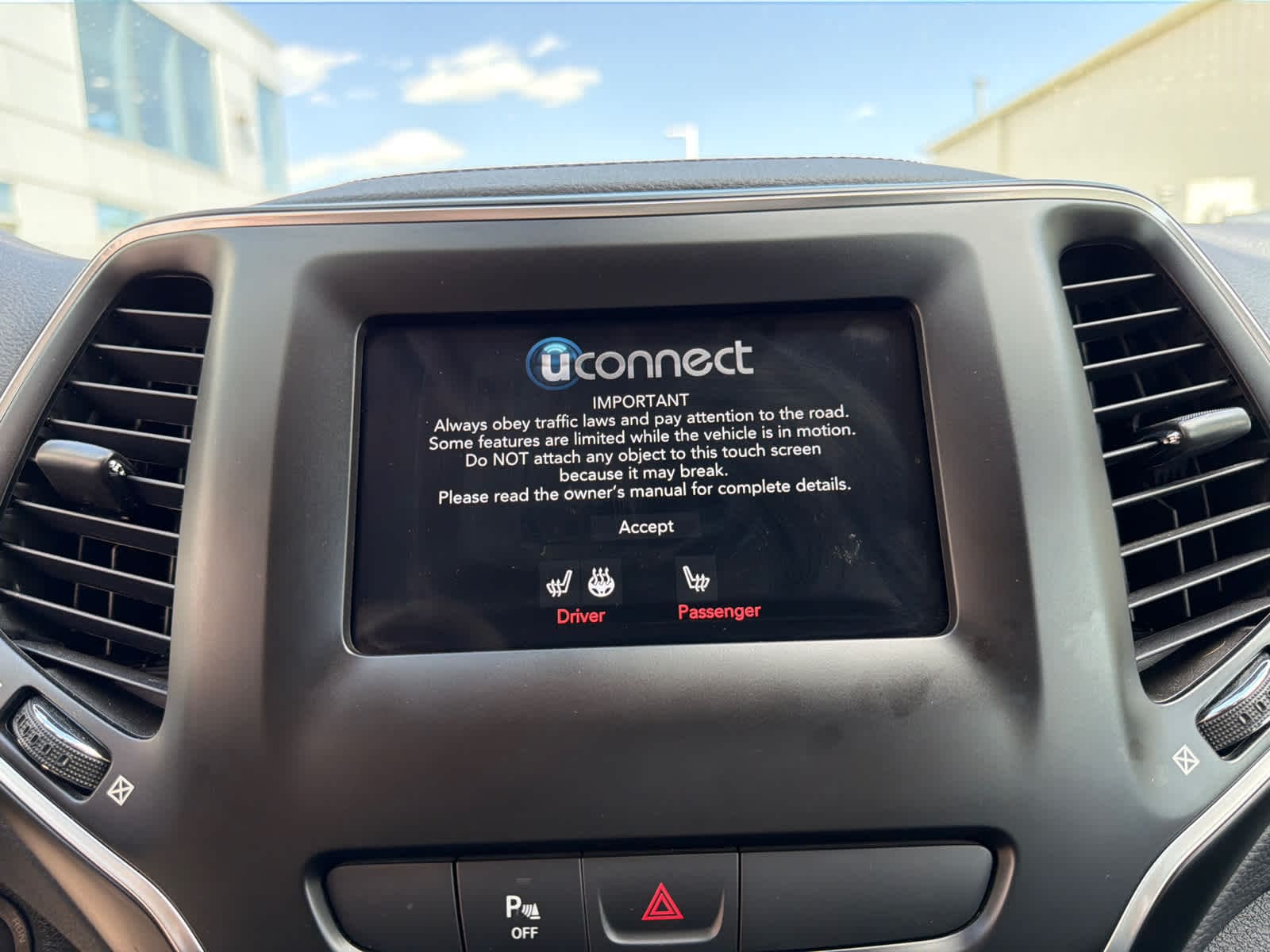 Thumbnail: 2020 Jeep Cherokee - 24