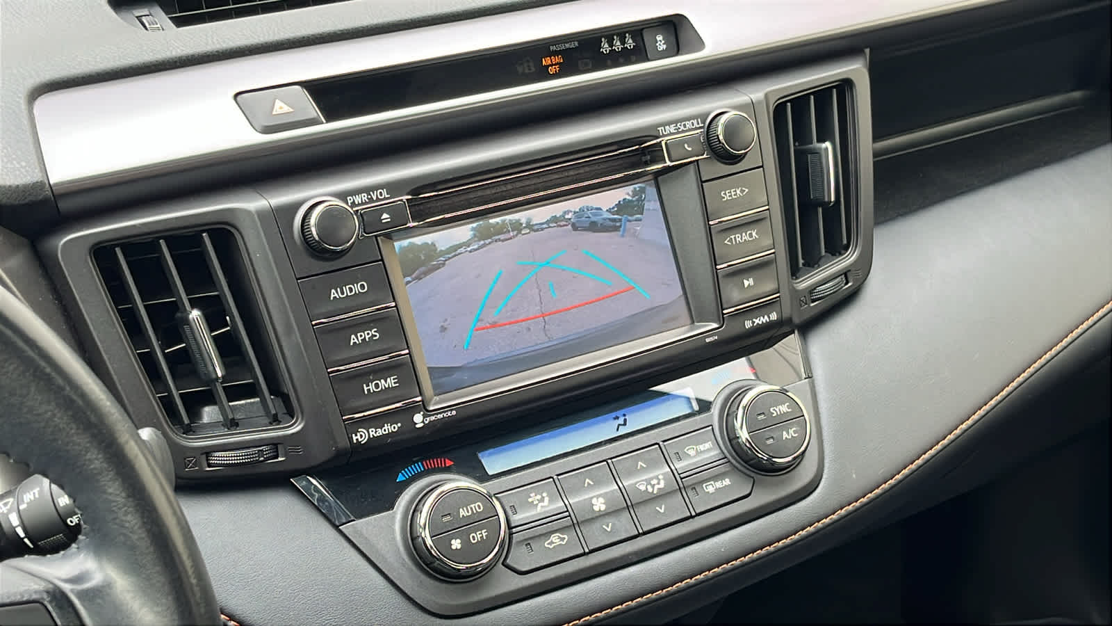 Thumbnail: 2018 Toyota RAV4 - 20
