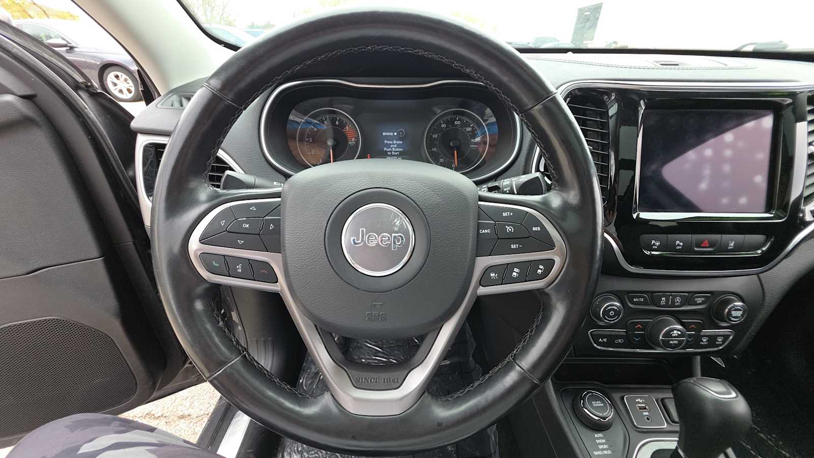 Thumbnail: 2021 Jeep Cherokee - 24